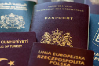 'Ambtenaar Noordwijk vervalste paspoorten en stal tonnen van gemeente Den Haag'